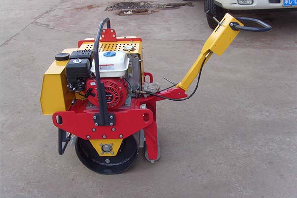 小型<a href='http://m.apxinya.cn' target='_blank'>壓路機</a> 小型<a href='http://m.apxinya.cn' target='_blank'>壓路機</a>