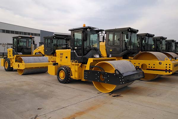 <a href='http://m.apxinya.cn/product/77.html' target='_blank'>振動壓路機</a> <a href='http://m.apxinya.cn/product/77.html' target='_blank'>振動壓路機</a>